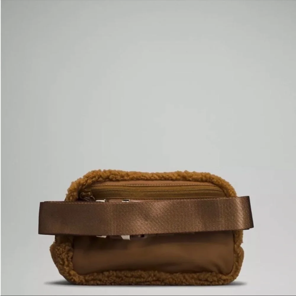 NWT LULULEMON Everywhere Fleece Belt Bag 1L Burnt Caramel brown